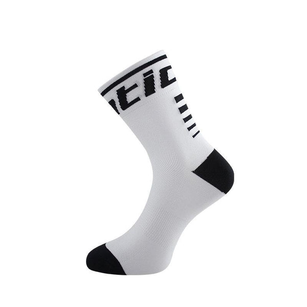 2017 Santic Cycling Socks Men Women Breathable Elastic Running Bike Basketball Soccer Sport Socks Calcetines Chaussette Cyclismo
